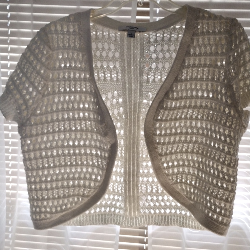 Liz Claiborne shrug. White. Size L.